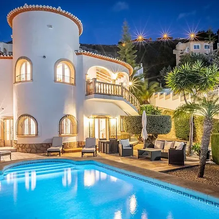 Villa With Pool And Open Views For 8 Pers Apartmán