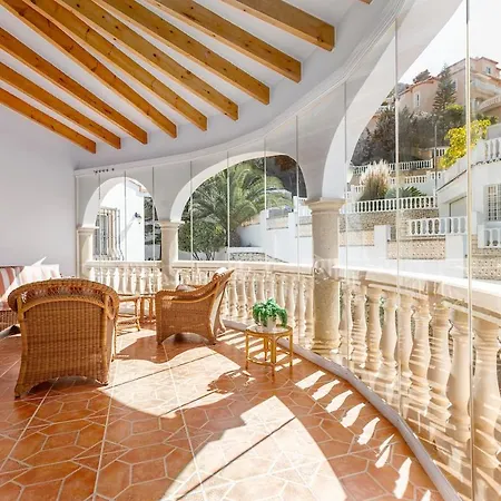 Villa With Pool And Open Views For 8 Pers *