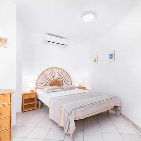 Villa With Pool And Open Views For 8 Pers Appartamento
